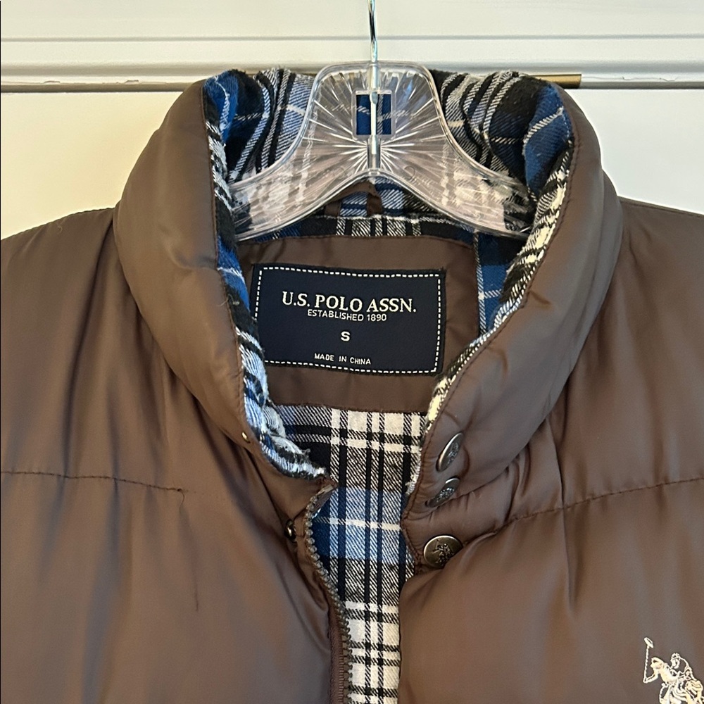 U.S. Polo Assn. Men's Dark Brown Quilted Vest Small - Picture 2 of 5